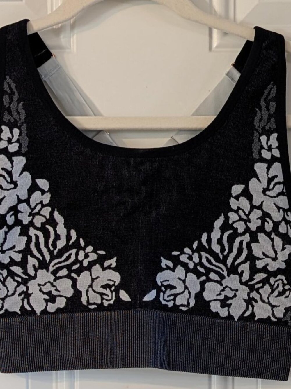 Fabletics Seamless Floral Sports Bra Size M Black Gray Strappy Back Adjustable M